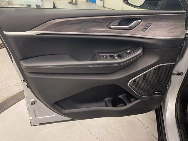 2021 Silver Zynith Jeep Grand Cherokee L Limited 4X4 SUV