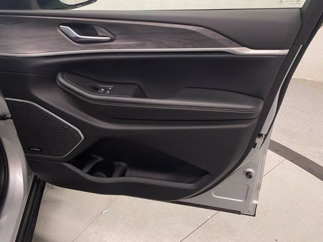 2021 Silver Zynith Jeep Grand Cherokee L Limited 4X4 SUV