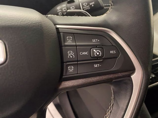 2021 Silver Zynith Jeep Grand Cherokee L Limited 4X4 SUV