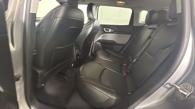 2022 Billet Silver Metallic Clearcoat Jeep Compass Latitude Lux 4X4 SUV