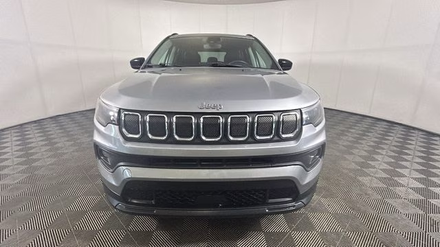 2022 Billet Silver Metallic Clearcoat Jeep Compass Latitude Lux 4X4 SUV