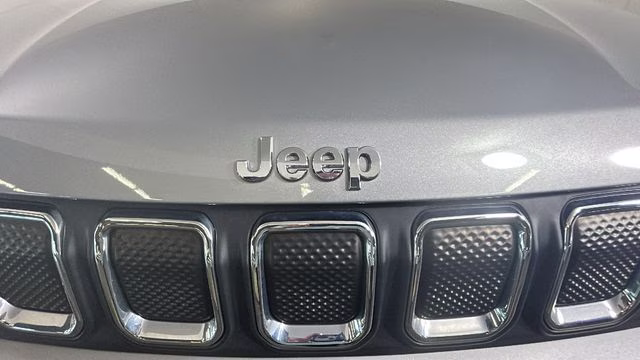 2022 Billet Silver Metallic Clearcoat Jeep Compass Latitude Lux 4X4 SUV