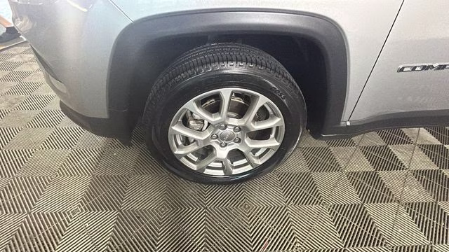 2022 Billet Silver Metallic Clearcoat Jeep Compass Latitude Lux 4X4 SUV