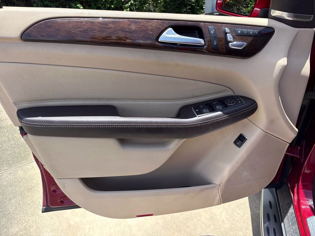 2016 designo Cardinal Red Metallic Mercedes-Benz GLE GLE 350 RWD SUV