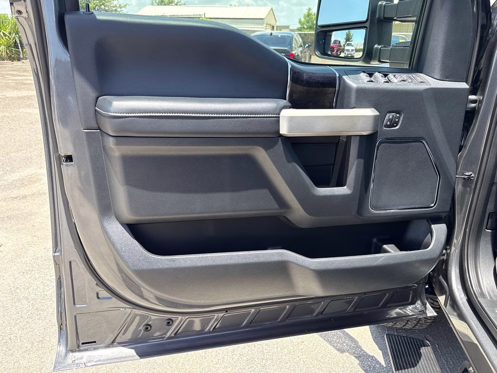2022 Carbonized Gray Metallic Ford Super Duty F-250 SRW Lariat 4X4 Truck