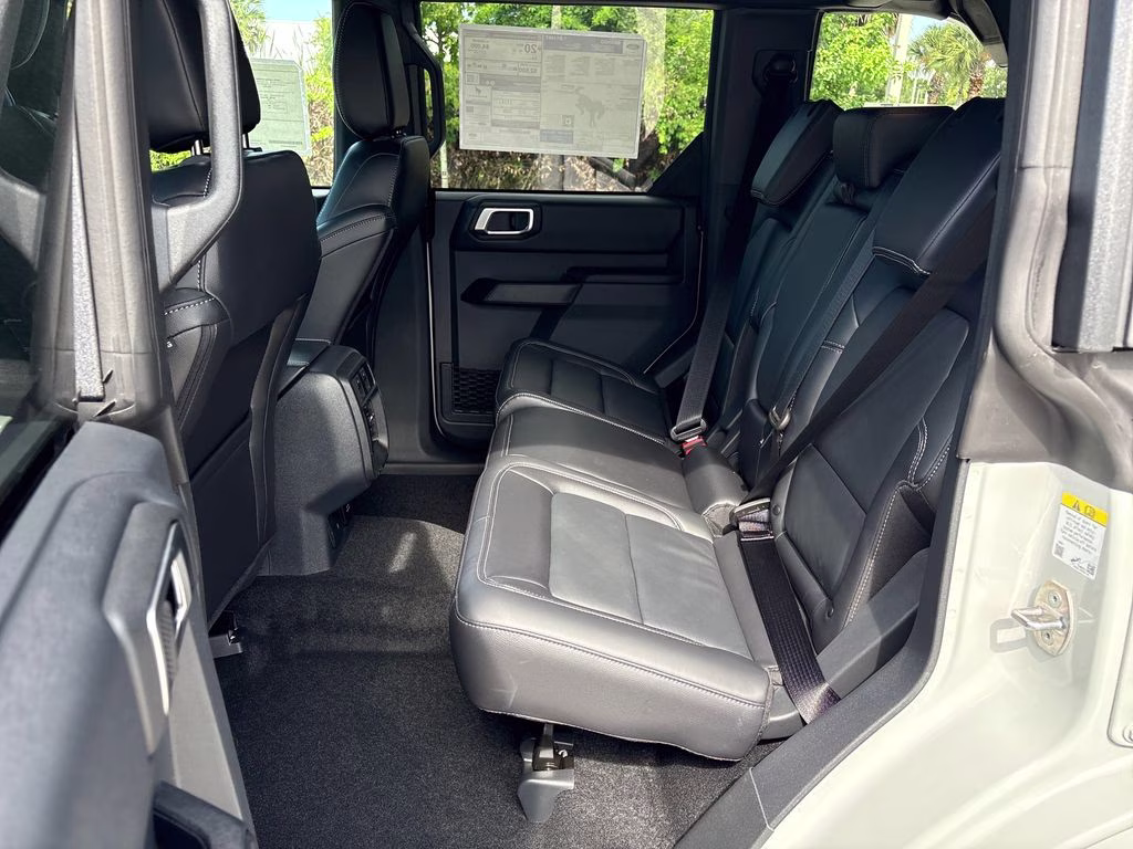 2026 Avalanche Ford Bronco Outer Banks 4X4 SUV