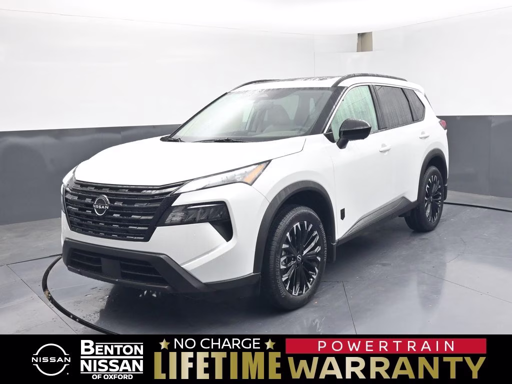 2026 Everest White Pearl Tricoat Nissan Rogue Dark Armor FWD SUV