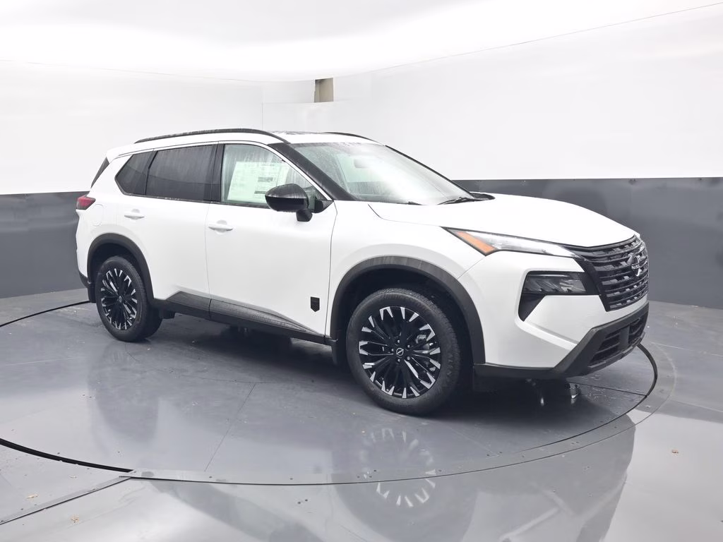 2026 Everest White Pearl Tricoat Nissan Rogue Dark Armor FWD SUV