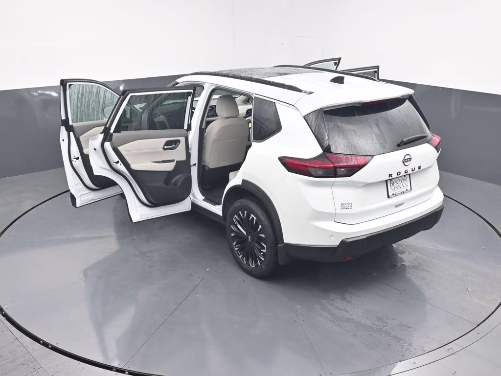 2026 Everest White Pearl Tricoat Nissan Rogue Dark Armor FWD SUV