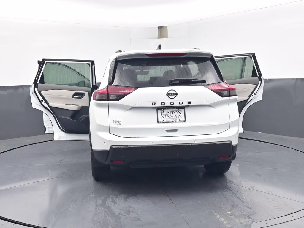 2026 Everest White Pearl Tricoat Nissan Rogue Dark Armor FWD SUV