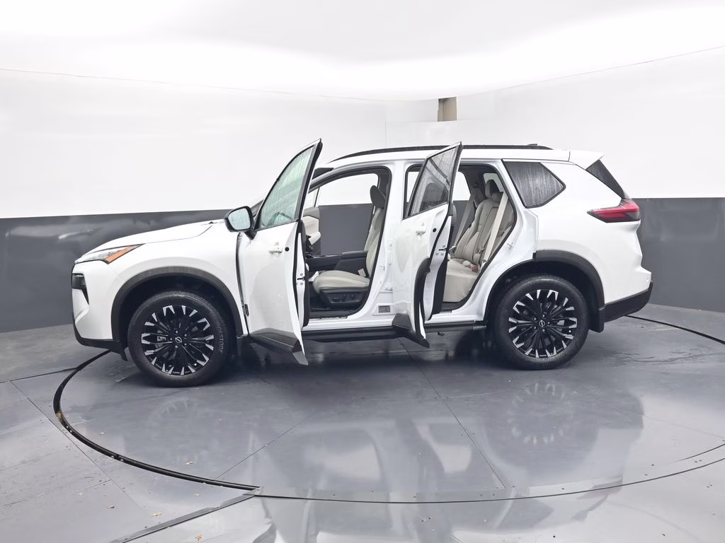 2026 Everest White Pearl Tricoat Nissan Rogue Dark Armor FWD SUV