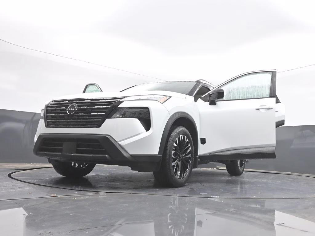 2026 Everest White Pearl Tricoat Nissan Rogue Dark Armor FWD SUV
