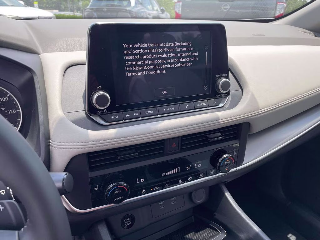 2026 Everest White Pearl Tricoat Nissan Rogue Dark Armor FWD SUV