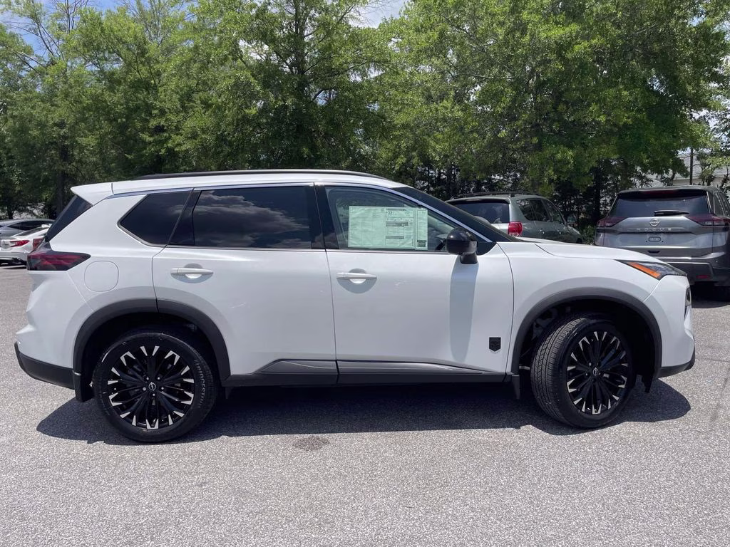 2026 Everest White Pearl Tricoat Nissan Rogue Dark Armor FWD SUV