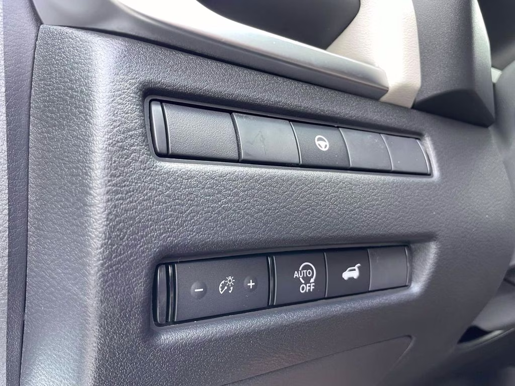 2026 Everest White Pearl Tricoat Nissan Rogue Dark Armor FWD SUV