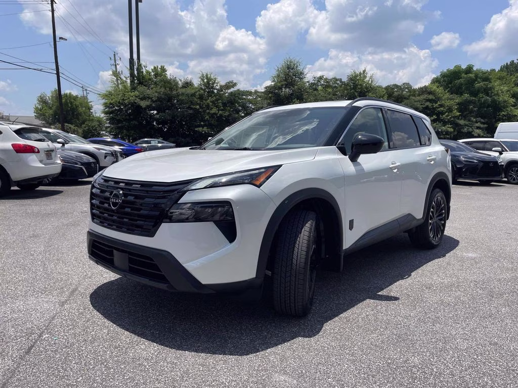 2026 Everest White Pearl Tricoat Nissan Rogue Dark Armor FWD SUV