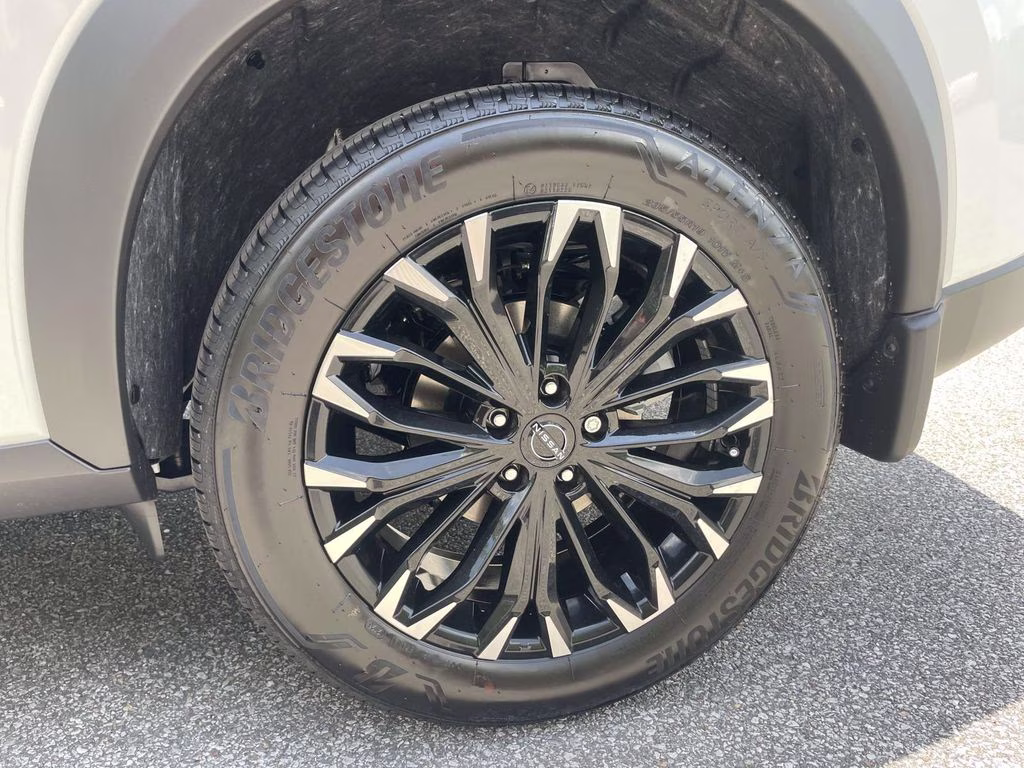 2026 Everest White Pearl Tricoat Nissan Rogue Dark Armor FWD SUV