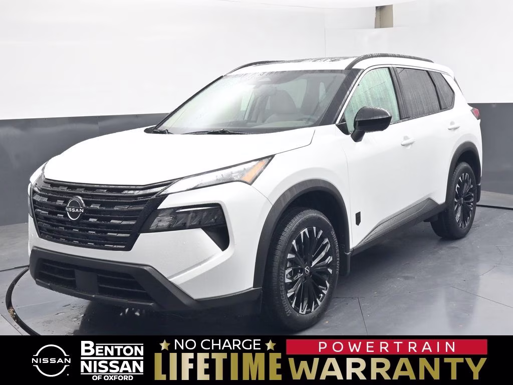 2026 Everest White Pearl Tricoat Nissan Rogue Dark Armor FWD SUV