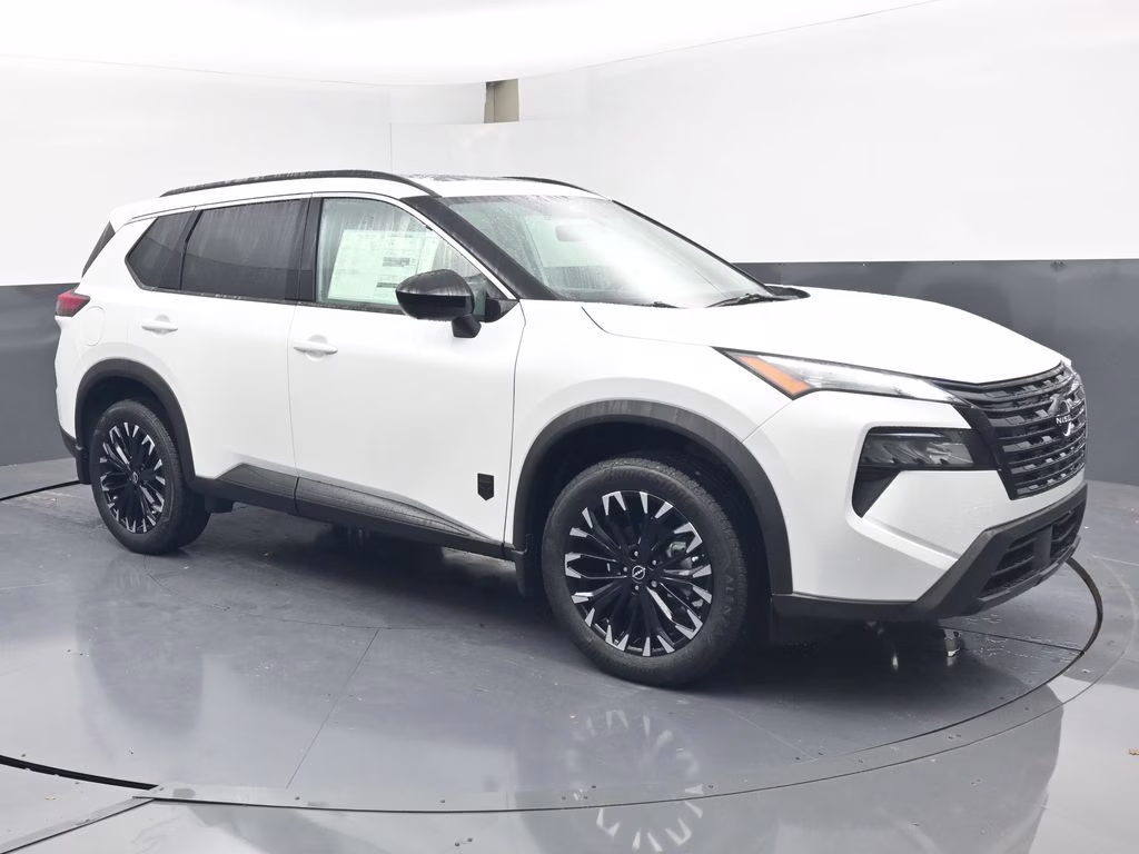 2026 Everest White Pearl Tricoat Nissan Rogue Dark Armor FWD SUV