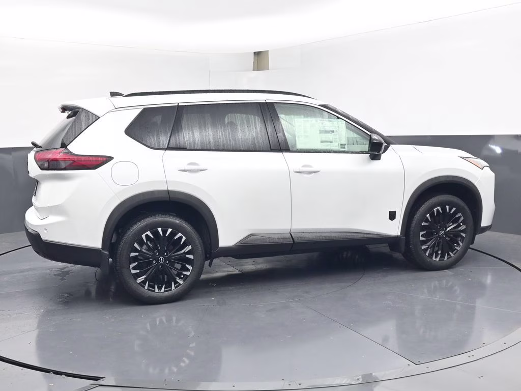 2026 Everest White Pearl Tricoat Nissan Rogue Dark Armor FWD SUV