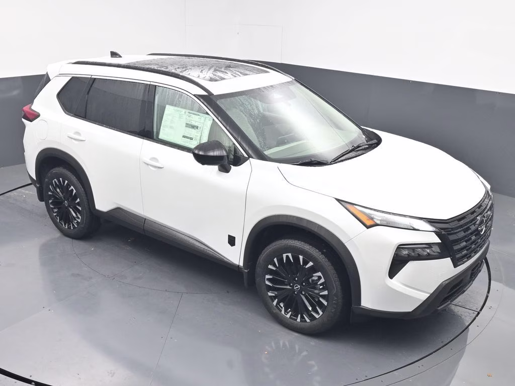 2026 Everest White Pearl Tricoat Nissan Rogue Dark Armor FWD SUV