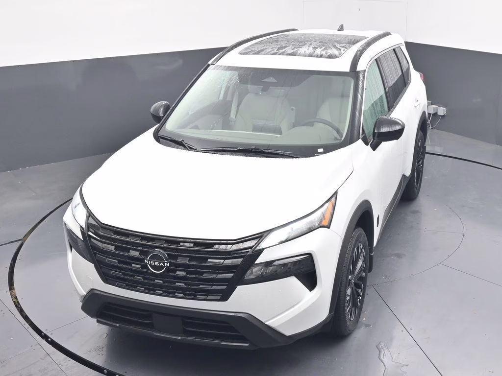 2026 Everest White Pearl Tricoat Nissan Rogue Dark Armor FWD SUV