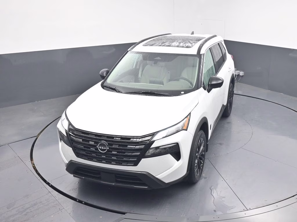 2026 Everest White Pearl Tricoat Nissan Rogue Dark Armor FWD SUV