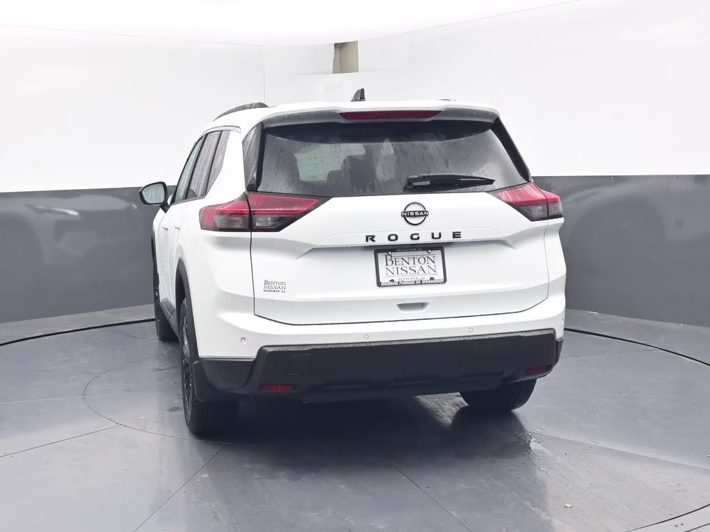 2026 Everest White Pearl Tricoat Nissan Rogue Dark Armor FWD SUV