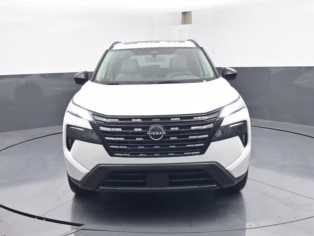 2026 Everest White Pearl Tricoat Nissan Rogue Dark Armor FWD SUV