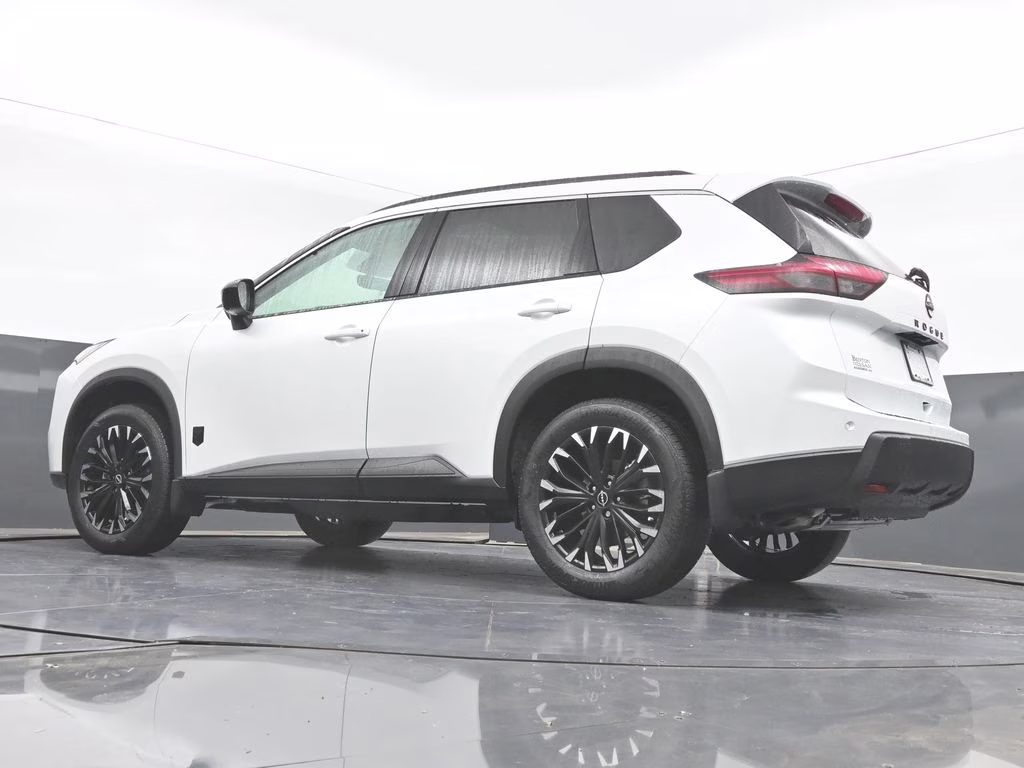 2026 Everest White Pearl Tricoat Nissan Rogue Dark Armor FWD SUV