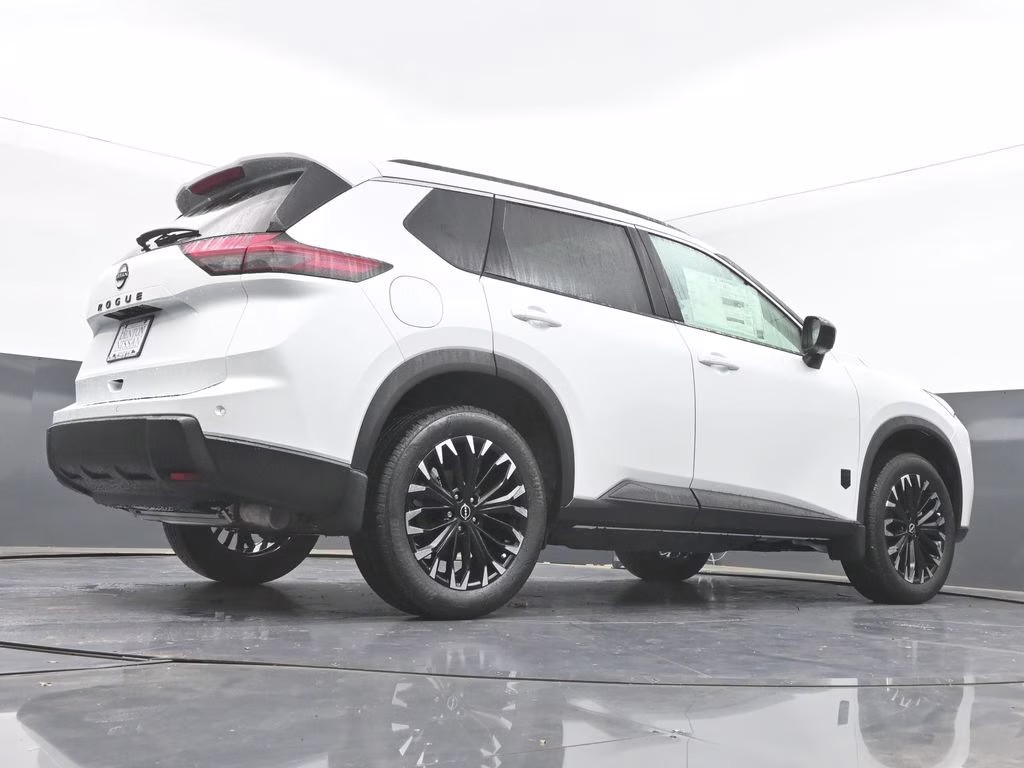 2026 Everest White Pearl Tricoat Nissan Rogue Dark Armor FWD SUV