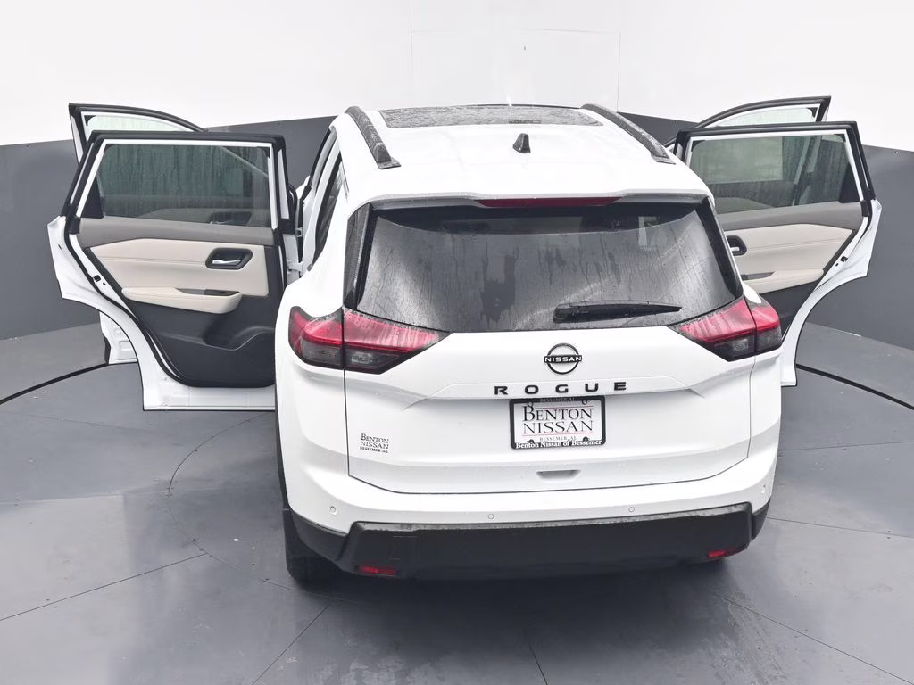 2026 Everest White Pearl Tricoat Nissan Rogue Dark Armor FWD SUV
