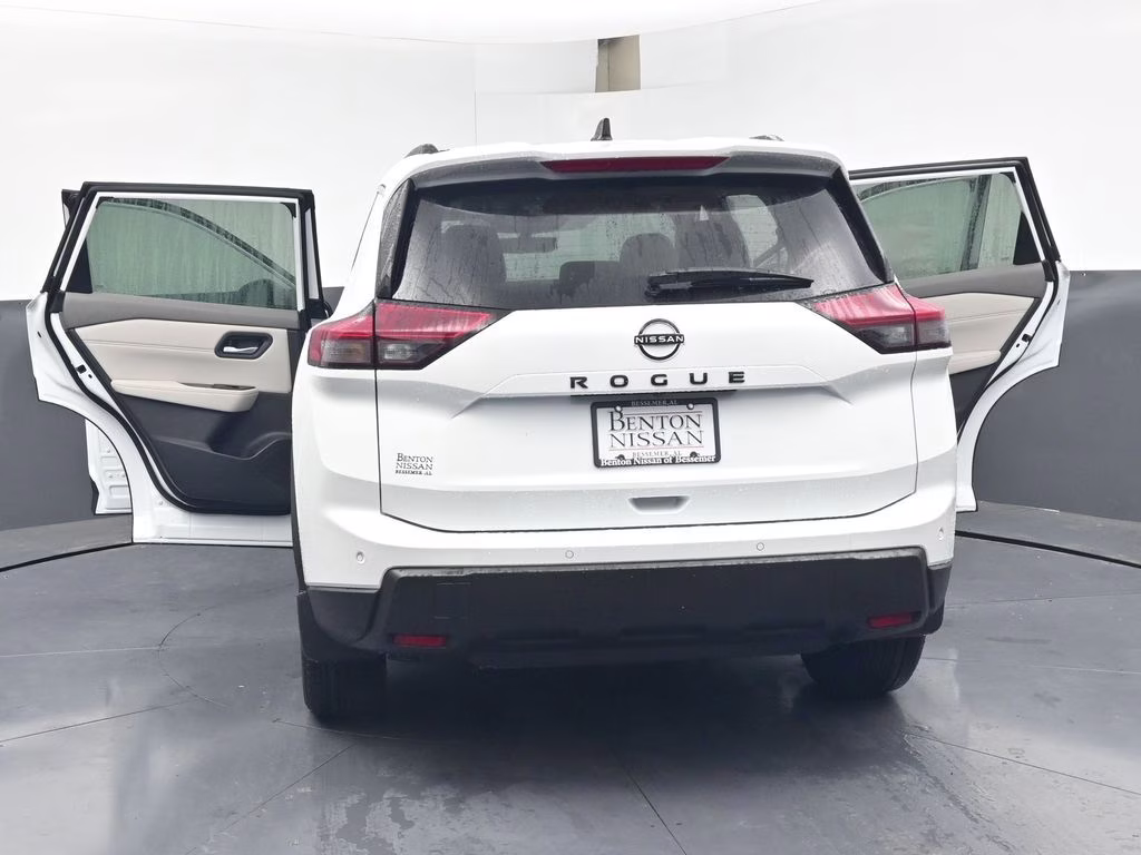 2026 Everest White Pearl Tricoat Nissan Rogue Dark Armor FWD SUV