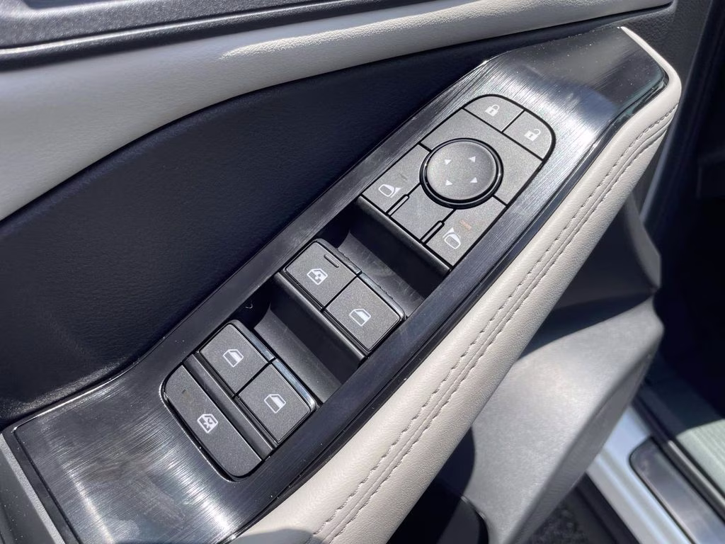 2026 Everest White Pearl Tricoat Nissan Rogue Dark Armor FWD SUV