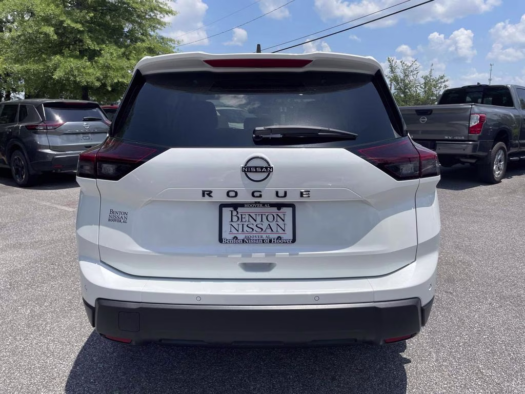 2026 Everest White Pearl Tricoat Nissan Rogue Dark Armor FWD SUV
