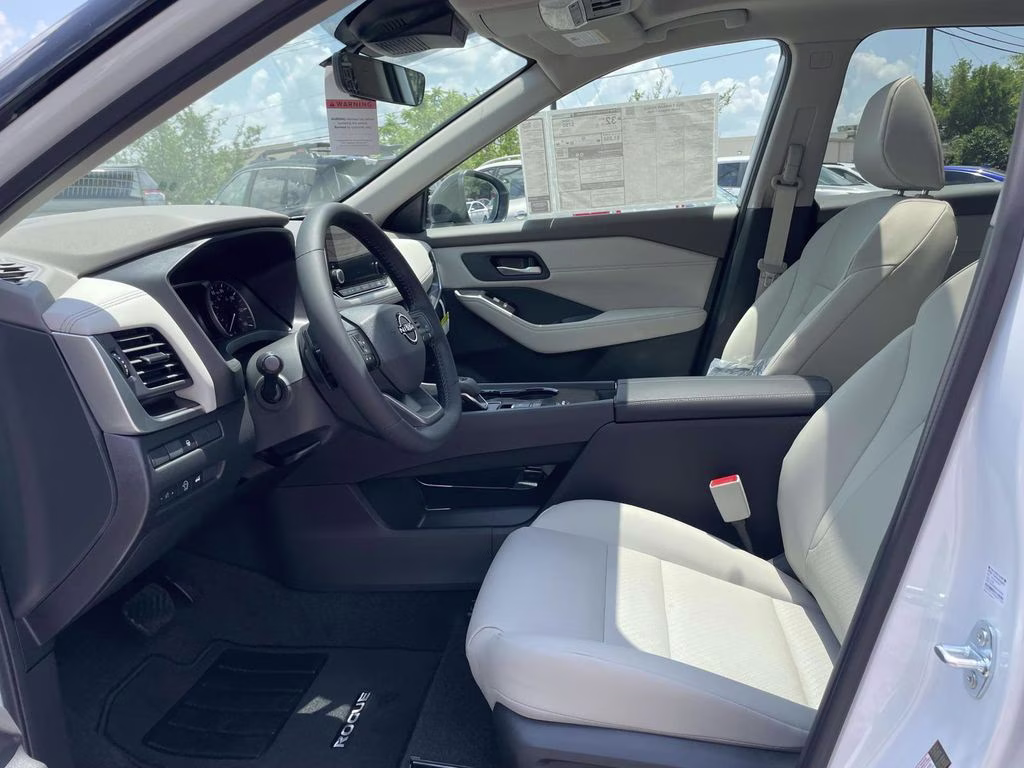 2026 Everest White Pearl Tricoat Nissan Rogue Dark Armor FWD SUV