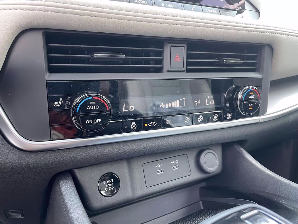 2026 Everest White Pearl Tricoat Nissan Rogue Dark Armor FWD SUV