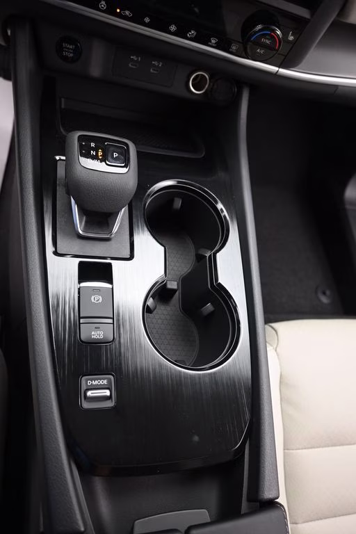 2026 Everest White Pearl Tricoat Nissan Rogue Dark Armor FWD SUV