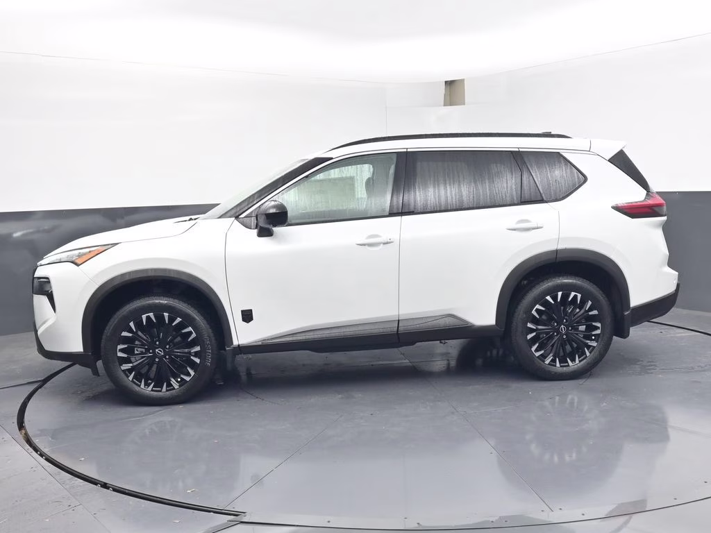2026 Everest White Pearl Tricoat Nissan Rogue Dark Armor FWD SUV