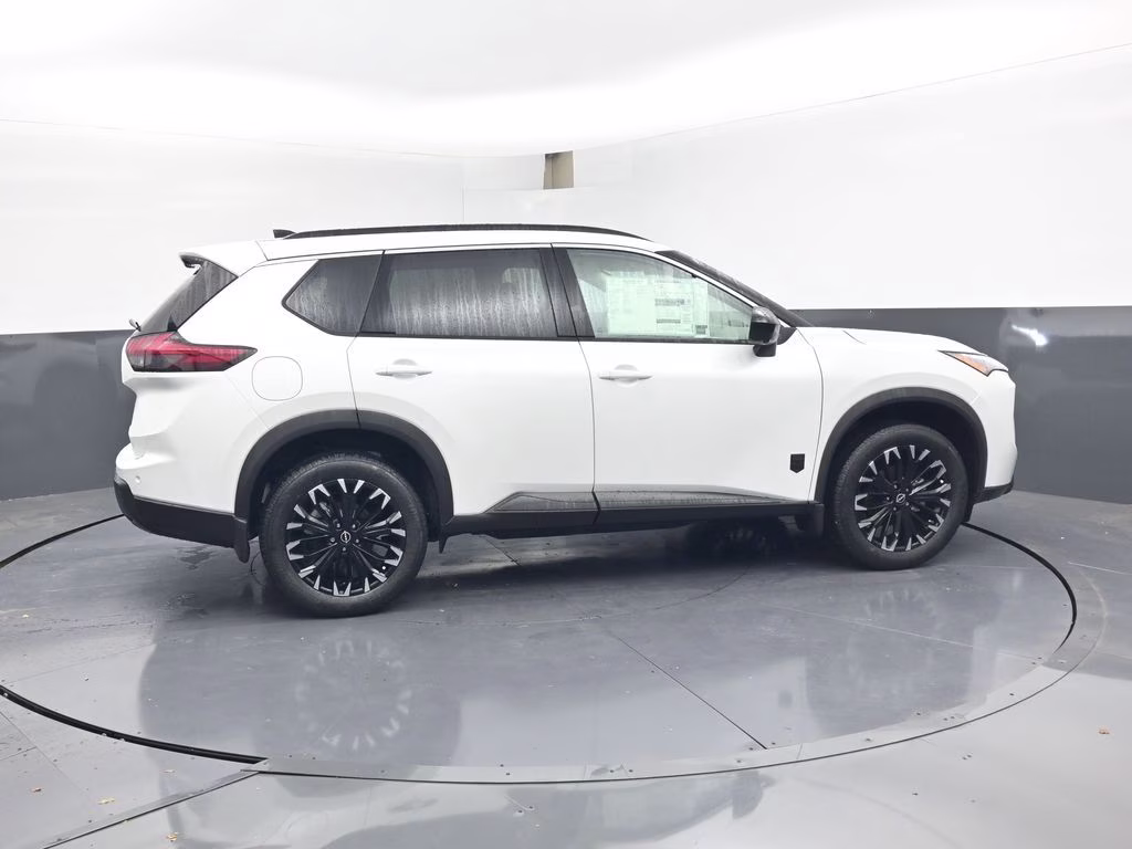 2026 Everest White Pearl Tricoat Nissan Rogue Dark Armor FWD SUV