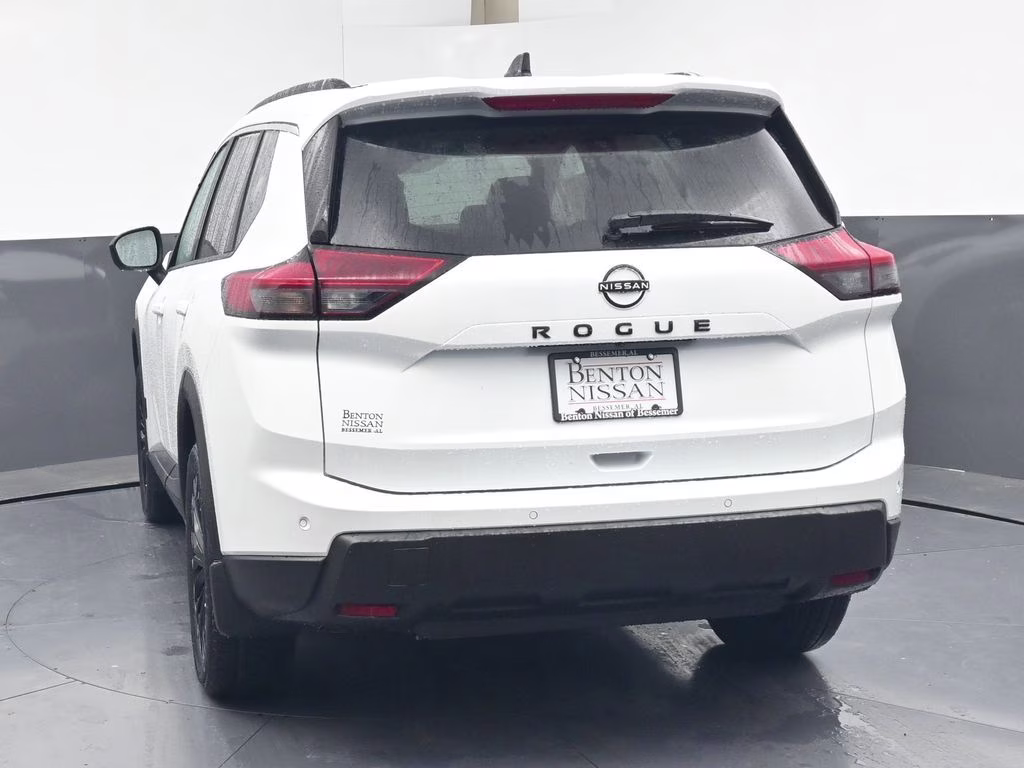 2026 Everest White Pearl Tricoat Nissan Rogue Dark Armor FWD SUV