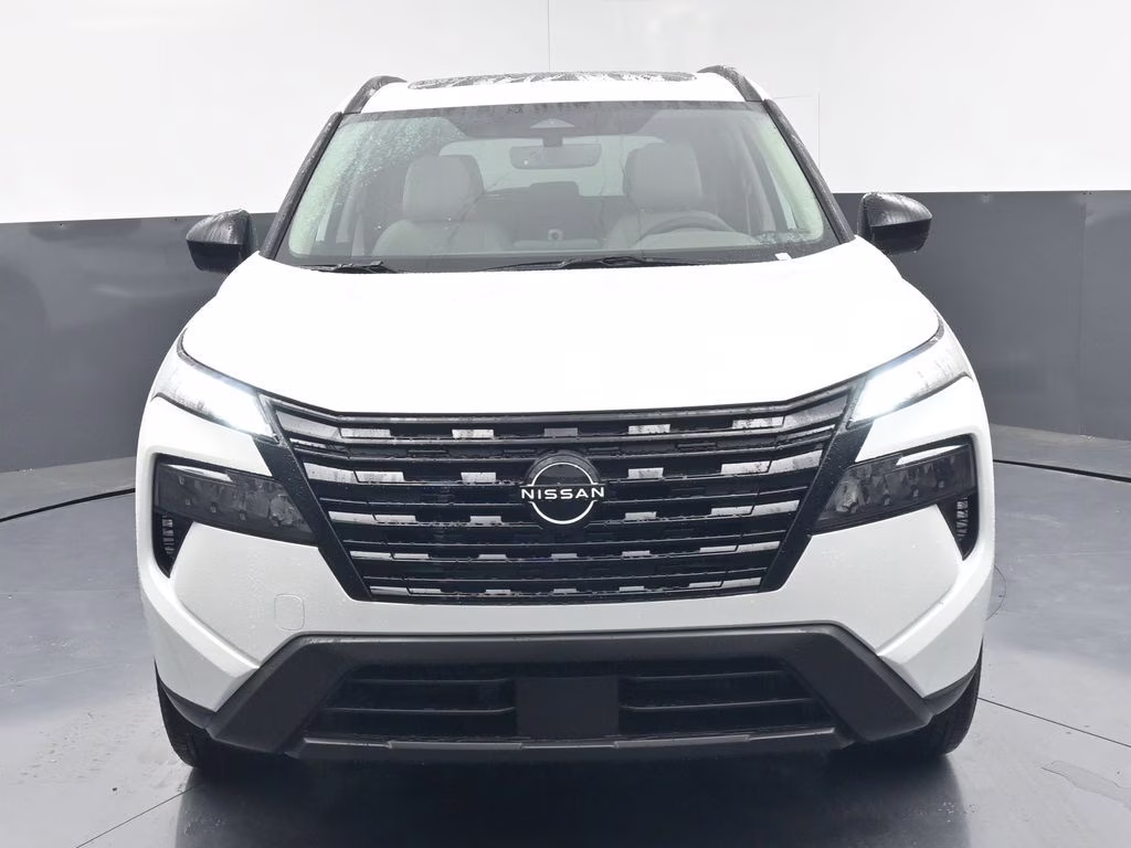 2026 Everest White Pearl Tricoat Nissan Rogue Dark Armor FWD SUV