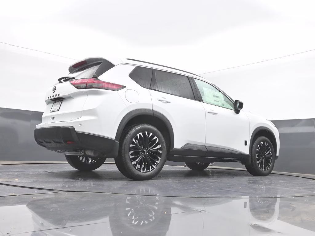 2026 Everest White Pearl Tricoat Nissan Rogue Dark Armor FWD SUV