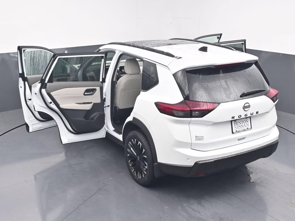 2026 Everest White Pearl Tricoat Nissan Rogue Dark Armor FWD SUV