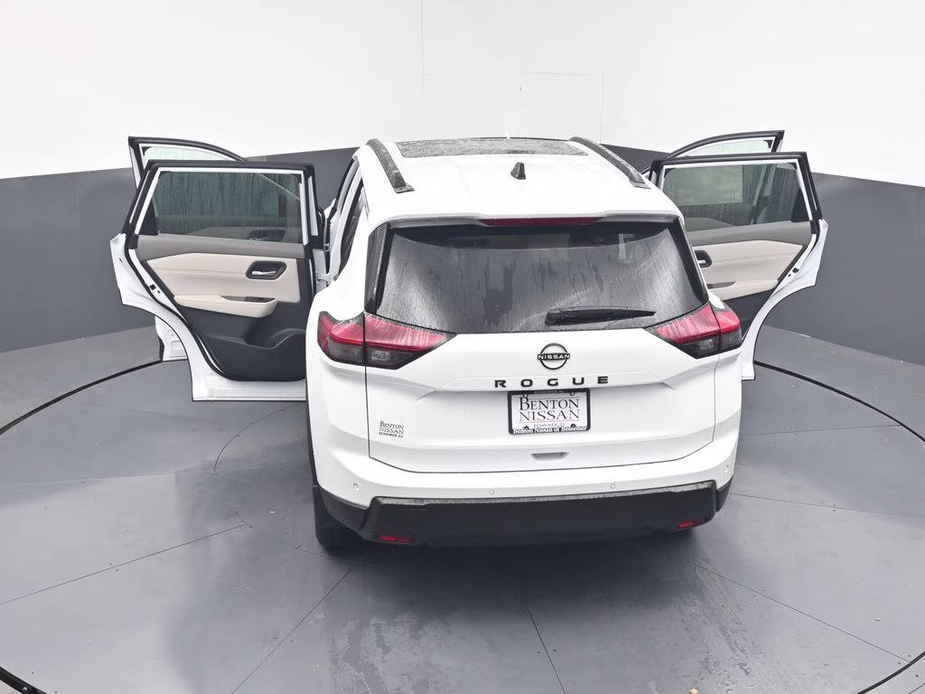 2026 Everest White Pearl Tricoat Nissan Rogue Dark Armor FWD SUV