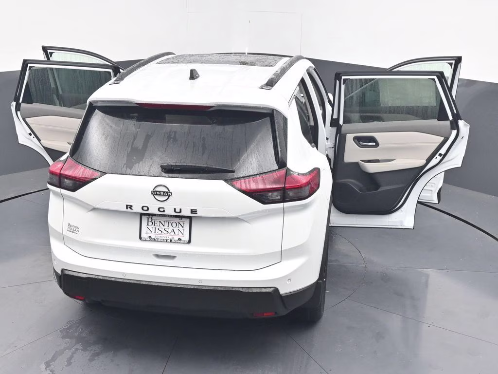 2026 Everest White Pearl Tricoat Nissan Rogue Dark Armor FWD SUV