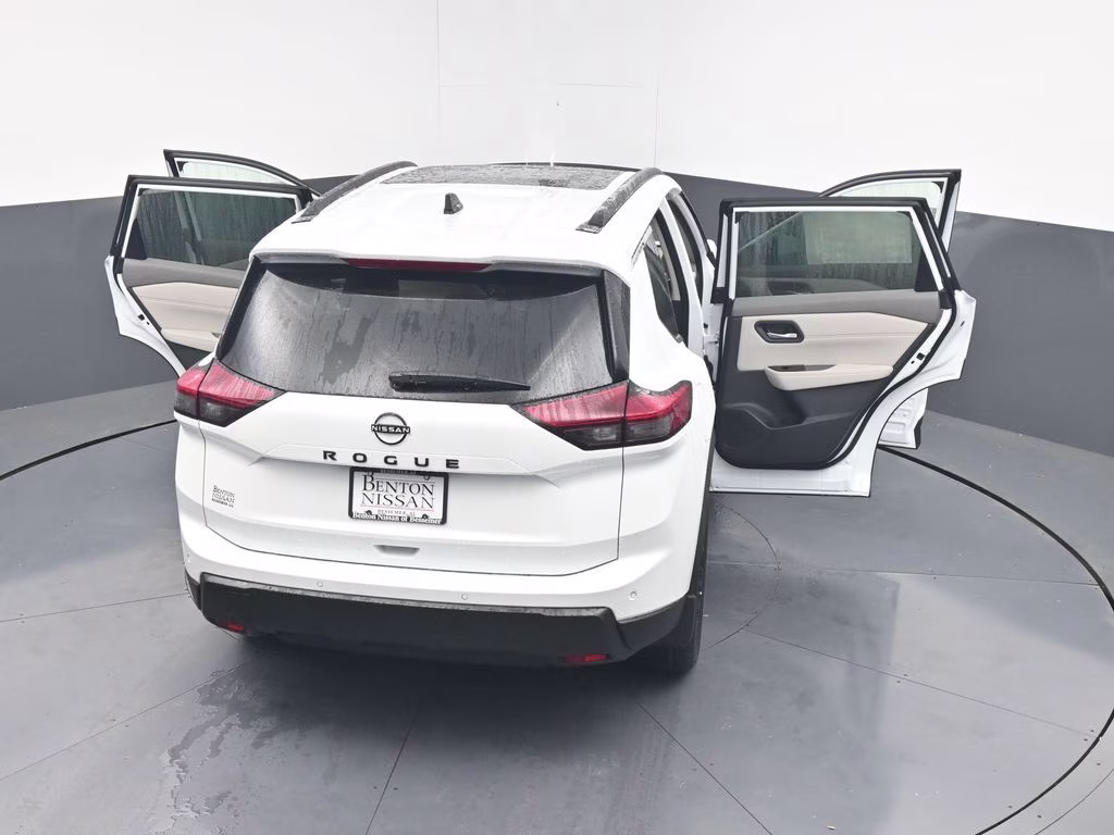 2026 Everest White Pearl Tricoat Nissan Rogue Dark Armor FWD SUV