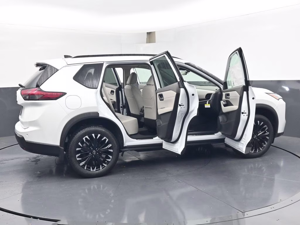 2026 Everest White Pearl Tricoat Nissan Rogue Dark Armor FWD SUV
