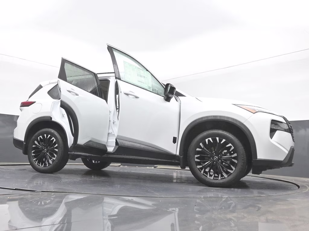 2026 Everest White Pearl Tricoat Nissan Rogue Dark Armor FWD SUV