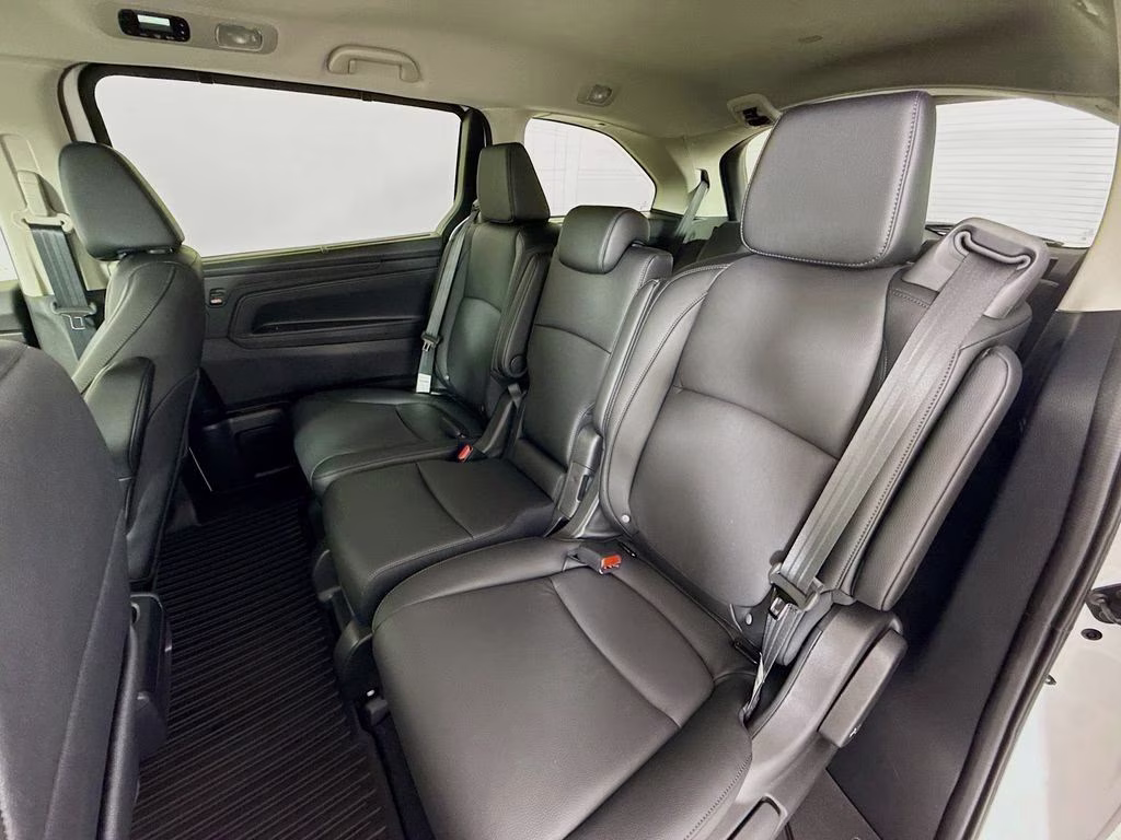 2026 Solar Silver Metallic Honda Odyssey EX-L FWD Van